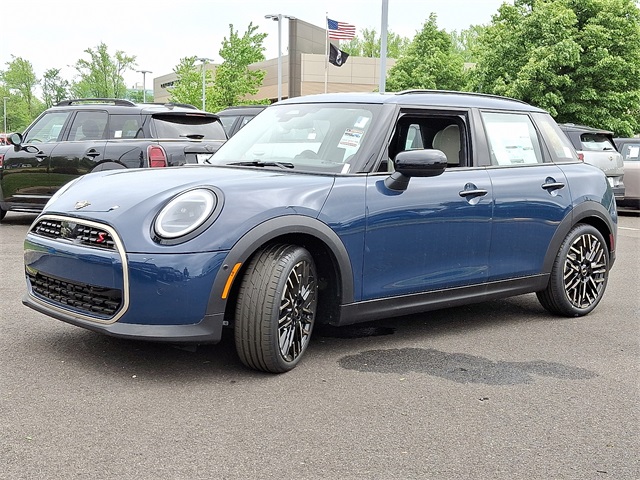 2025 Mini Cooper 4 Door Hardtop Signature photo 3