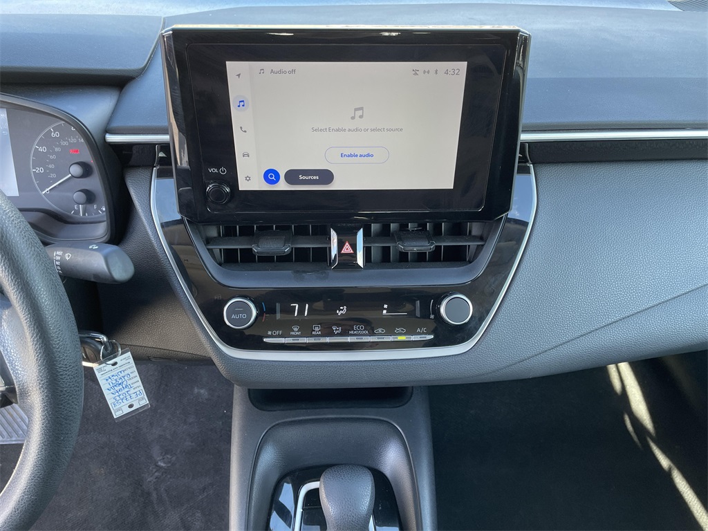 2023 Toyota Corolla LE photo 25
