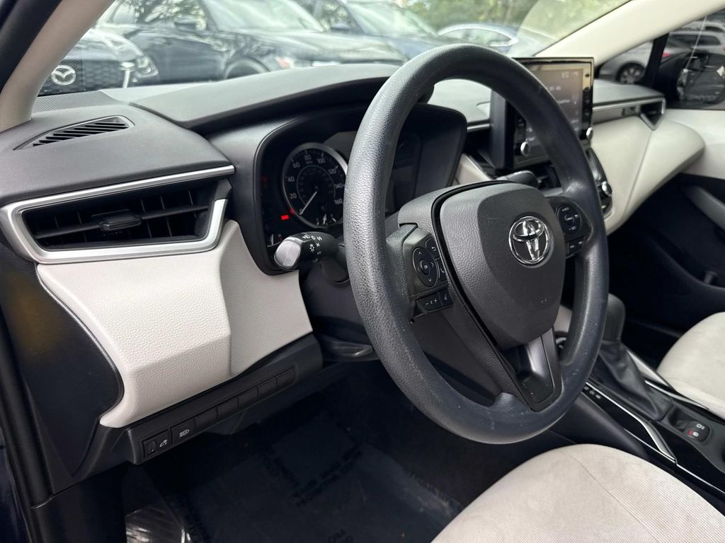 2022 Toyota Corolla LE photo 19