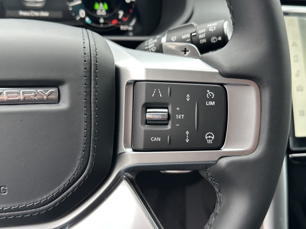 2025 Land Rover Discovery SE photo 14