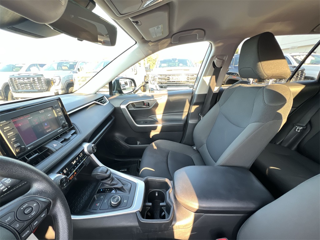 2022 Toyota RAV4 Hybrid LE photo 12