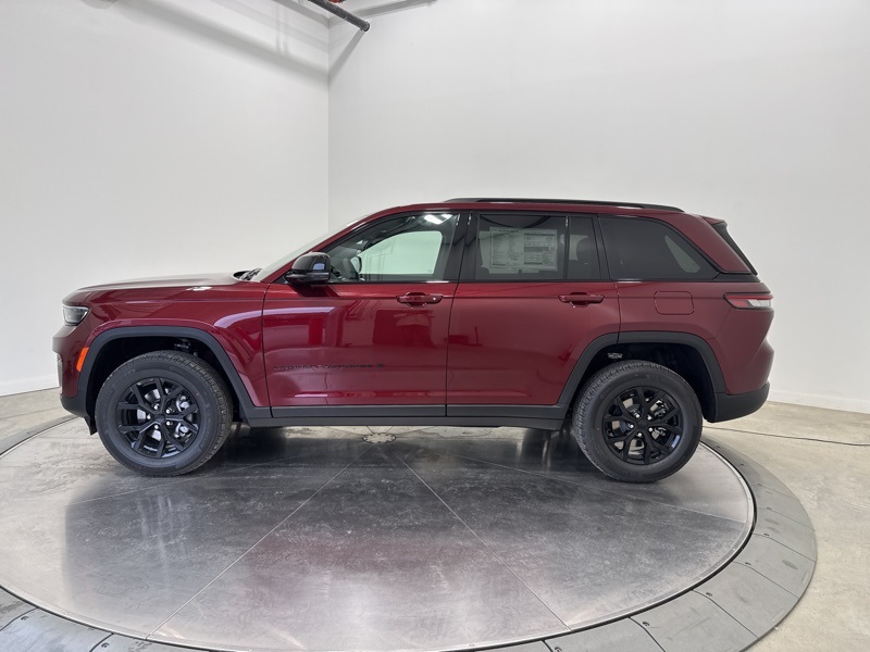 2025 Jeep Grand Cherokee Altitude photo 3