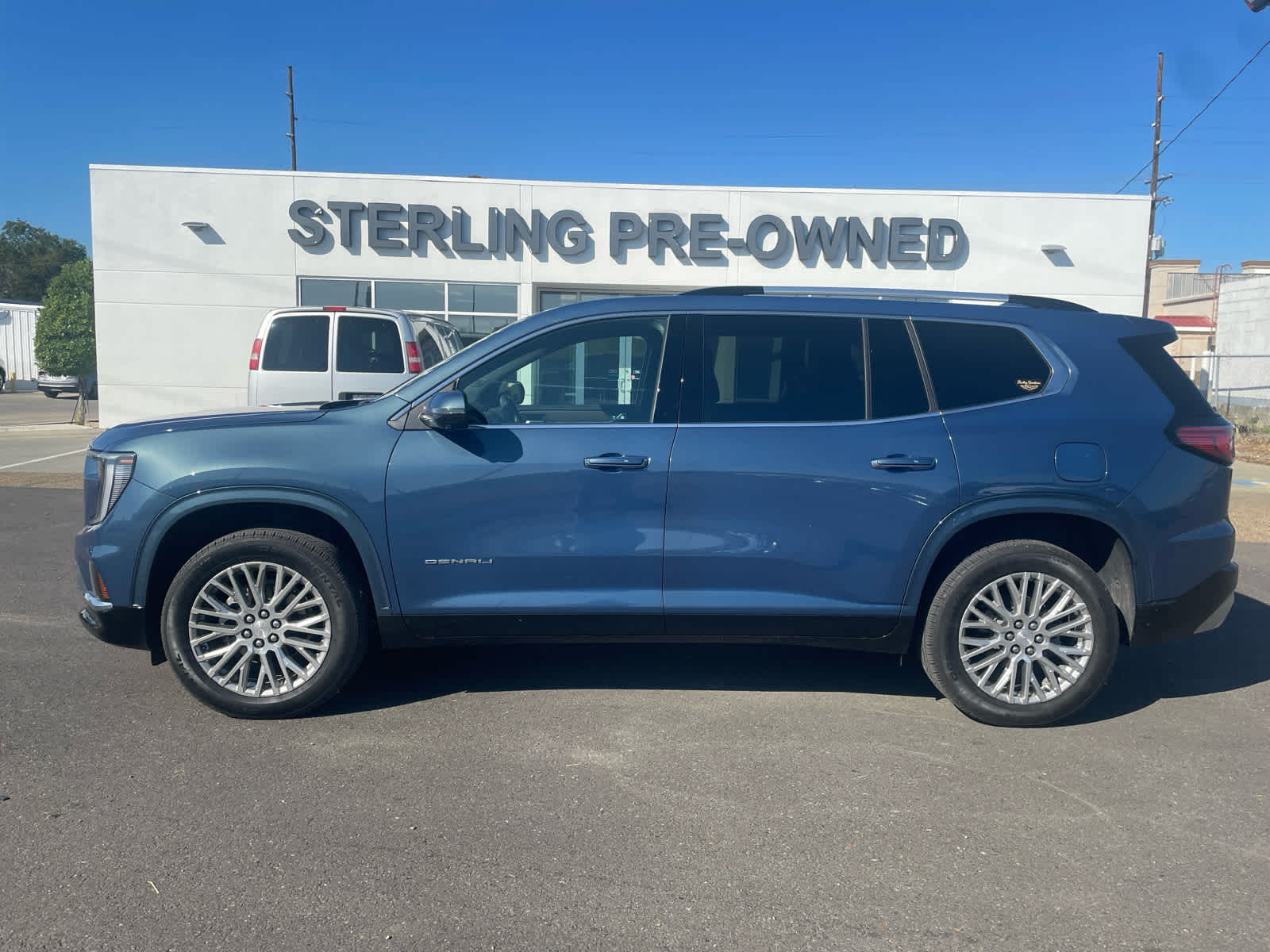 2024 GMC Acadia Denali's photo