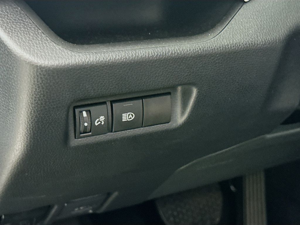 2023 Toyota RAV4 XLE photo 7