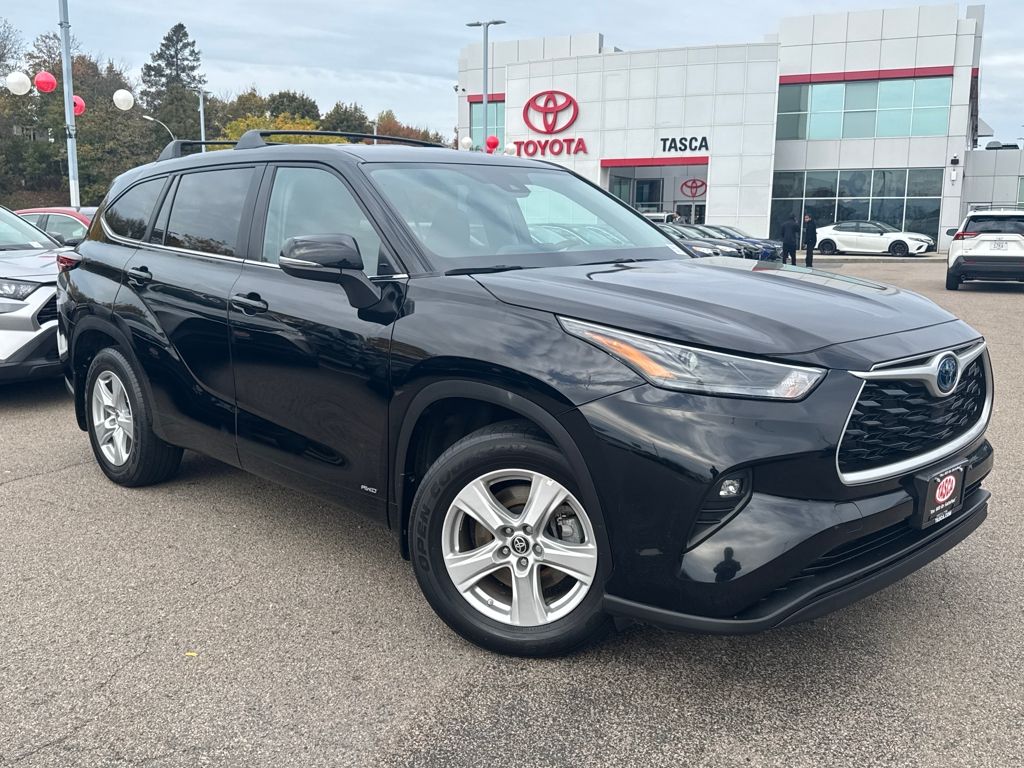 2024 Toyota Highlander LE's photo