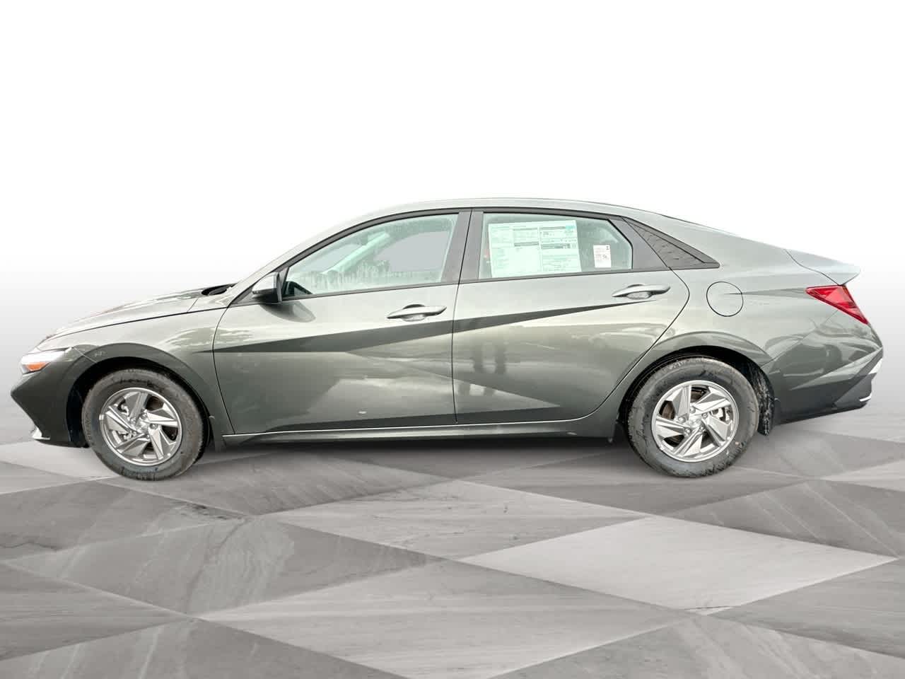 2025 Hyundai Elantra SE photo 4