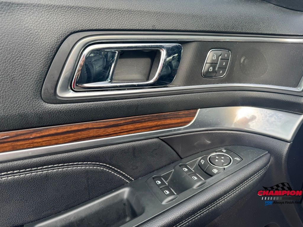 2019 Ford Explorer Limited photo 11