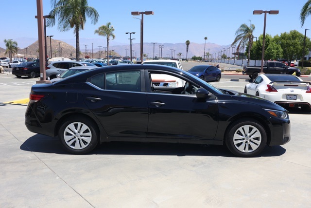 2025 Nissan Sentra S photo 2