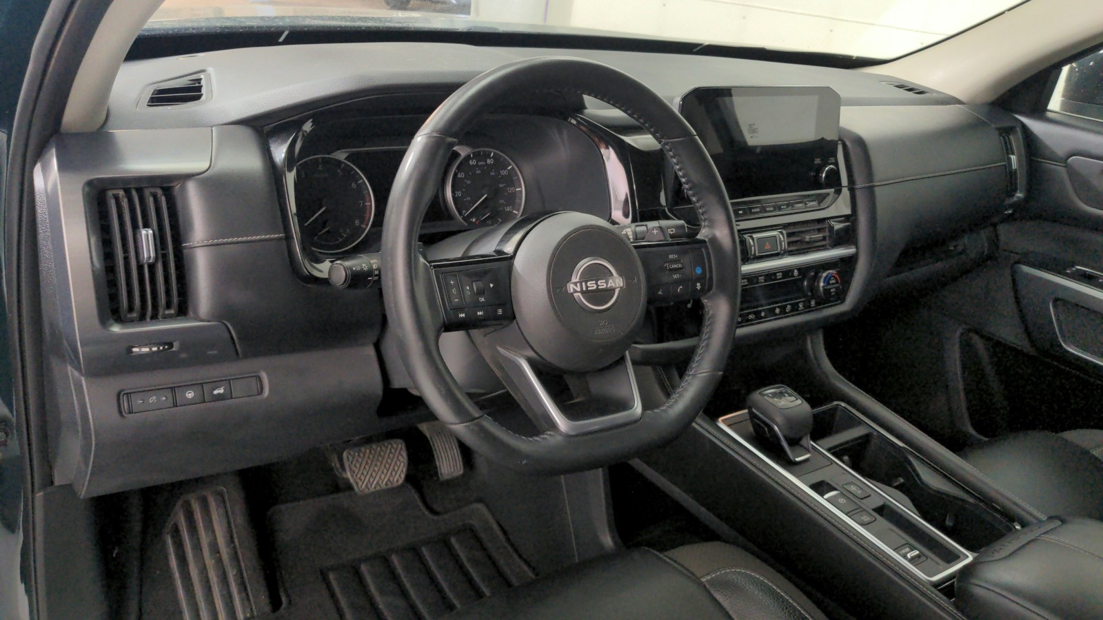 Used 2023 Obsidian Green Pearl Nissan SL image 14