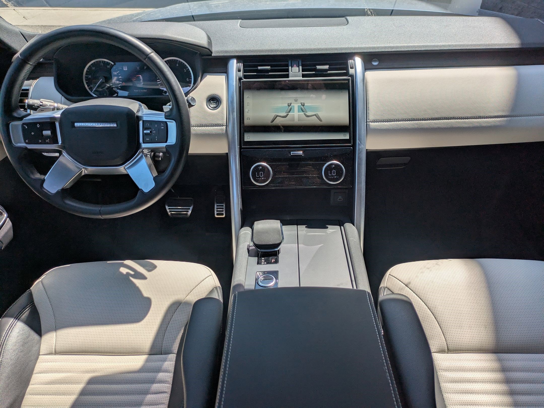 2023 Land Rover Discovery P300 S S R-Dynamic photo 19