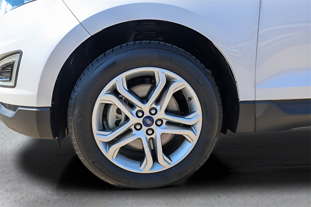 2016 Ford Edge Titanium photo 21
