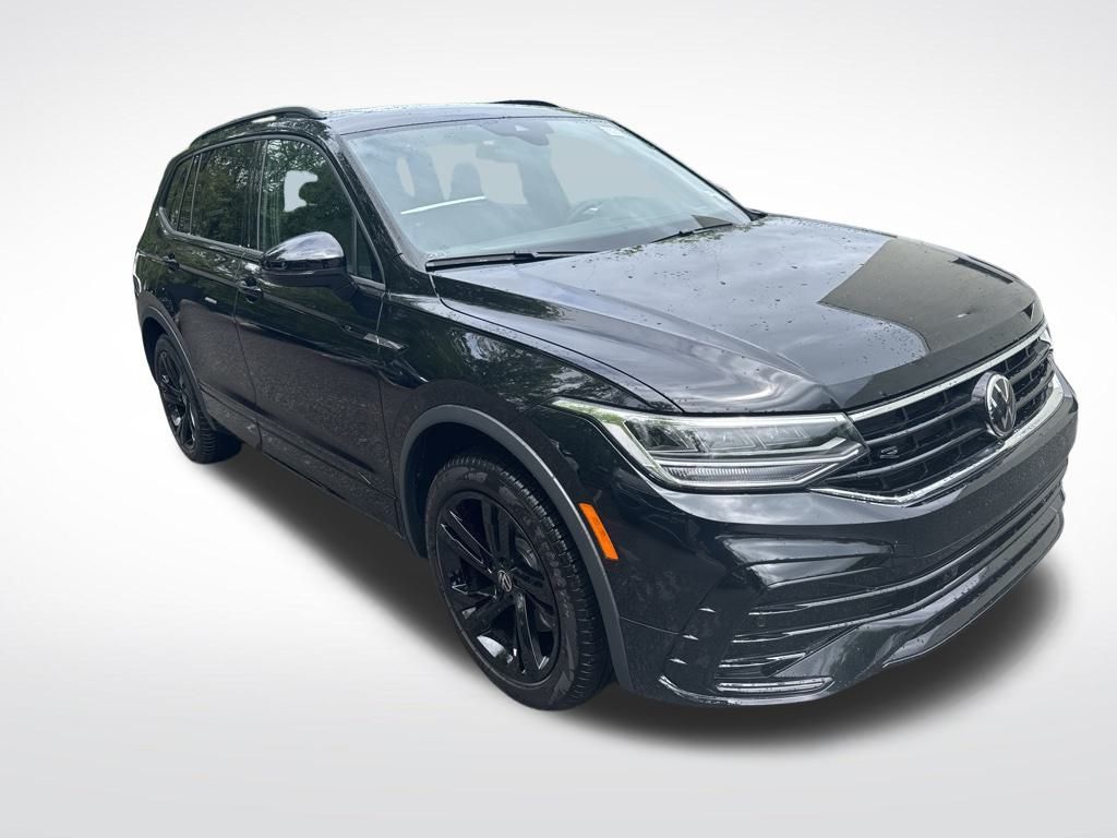 2024 Volkswagen Tiguan SE R-Line Black photo 3