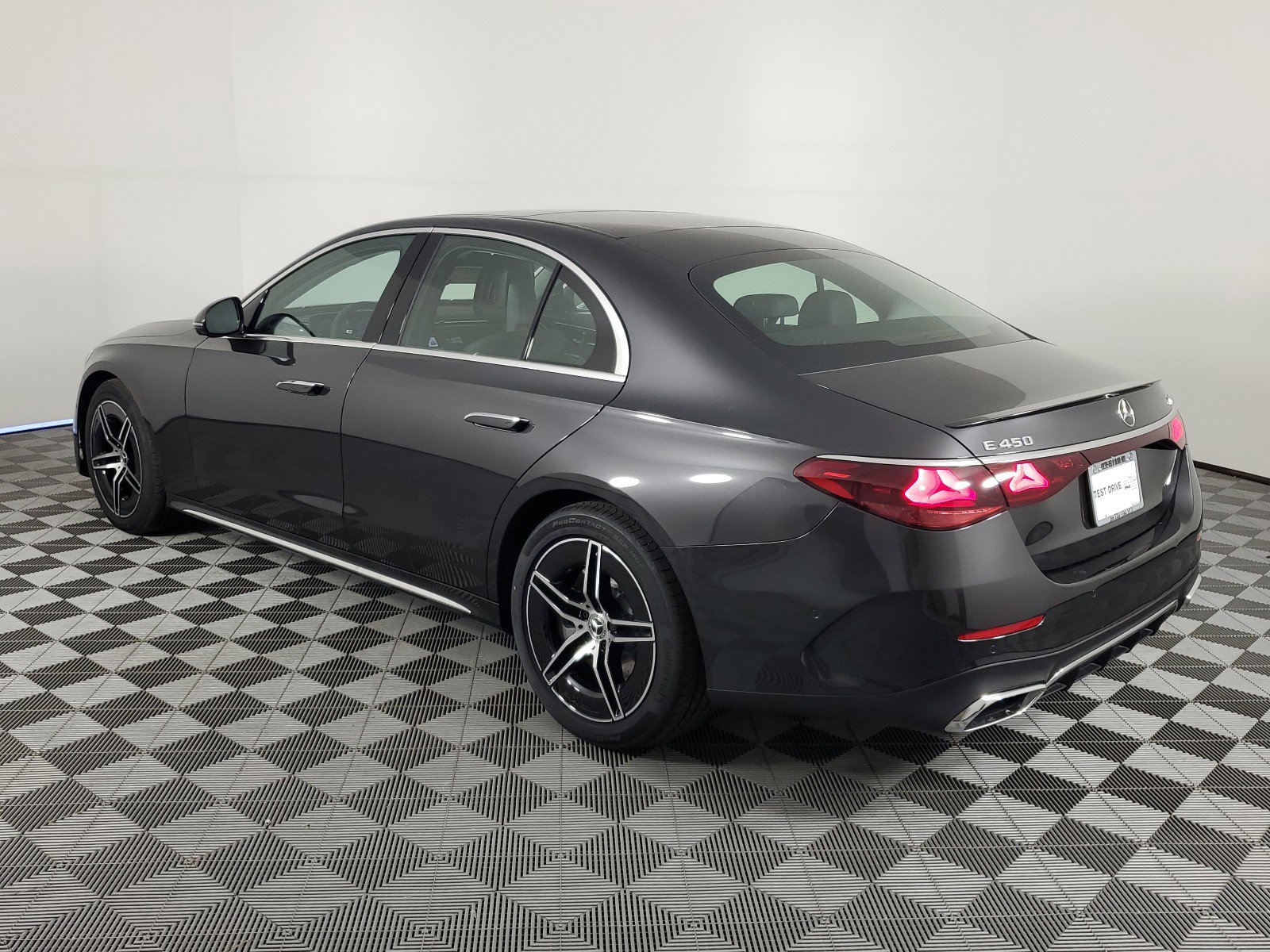 2025 Mercedes Benz E 450 4MATIC photo 7