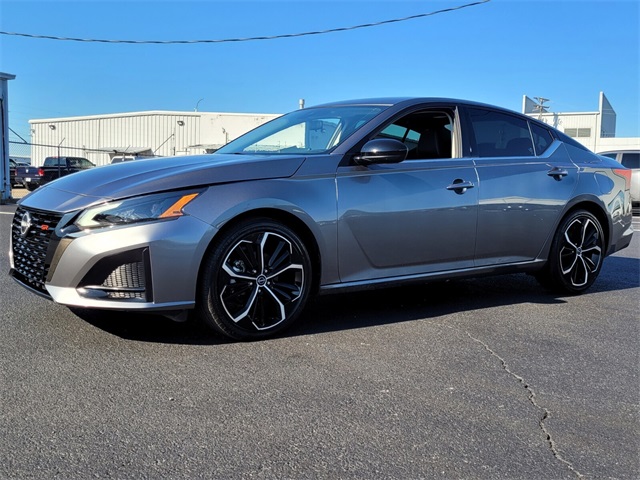 2024 Nissan Altima 2.5 SR photo 7