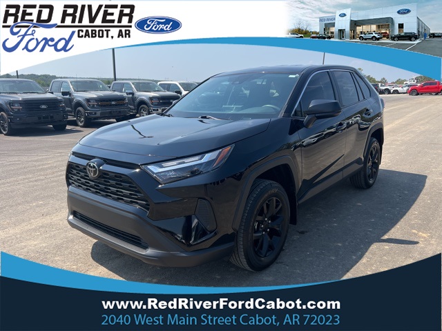 2025 Toyota RAV4 LE's photo