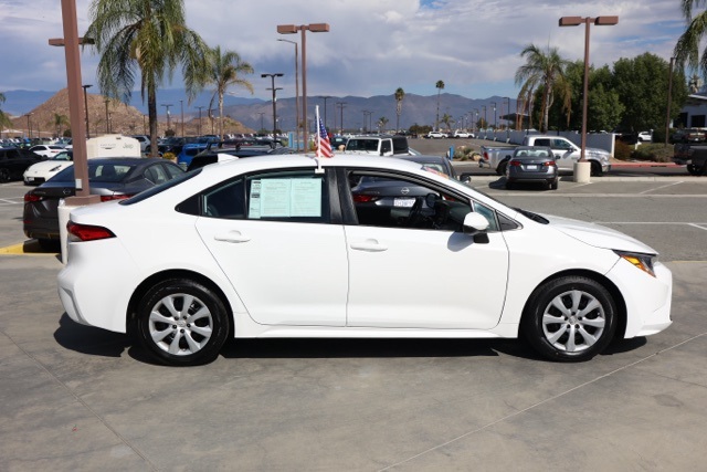 2023 Toyota Corolla LE photo 2