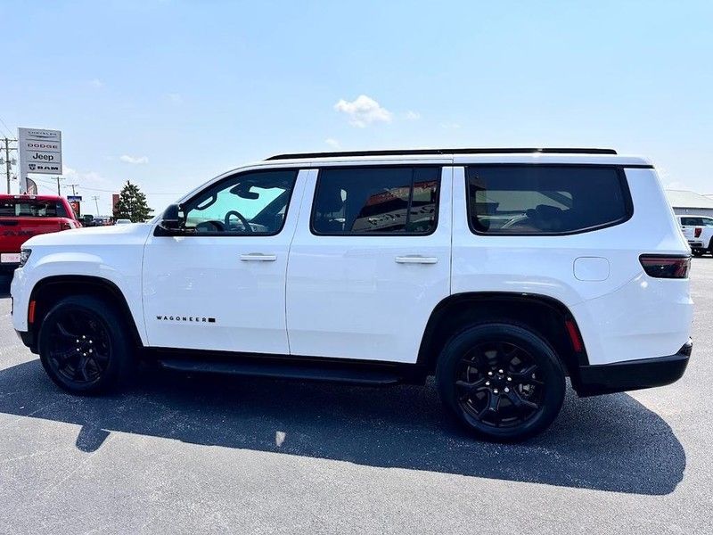 2023 Jeep Wagoneer Series II Carbide photo 4