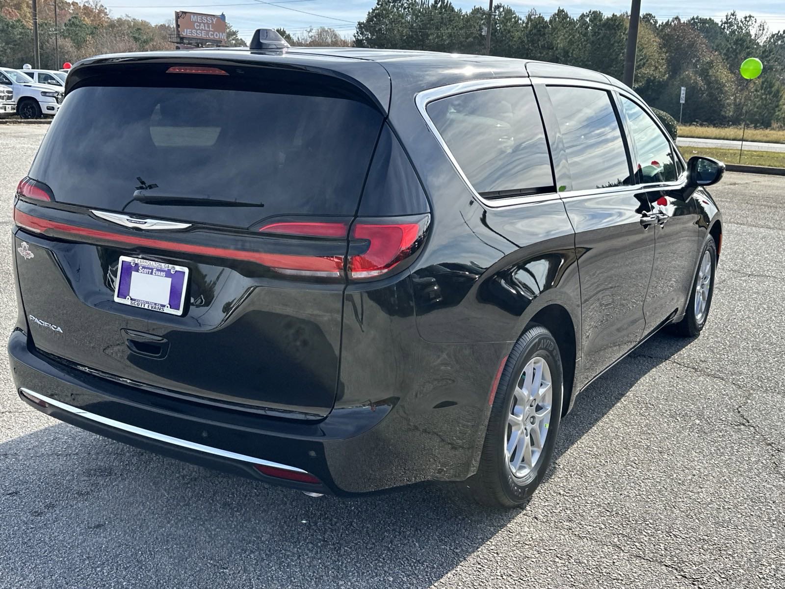 2025 Chrysler Pacifica photo 8