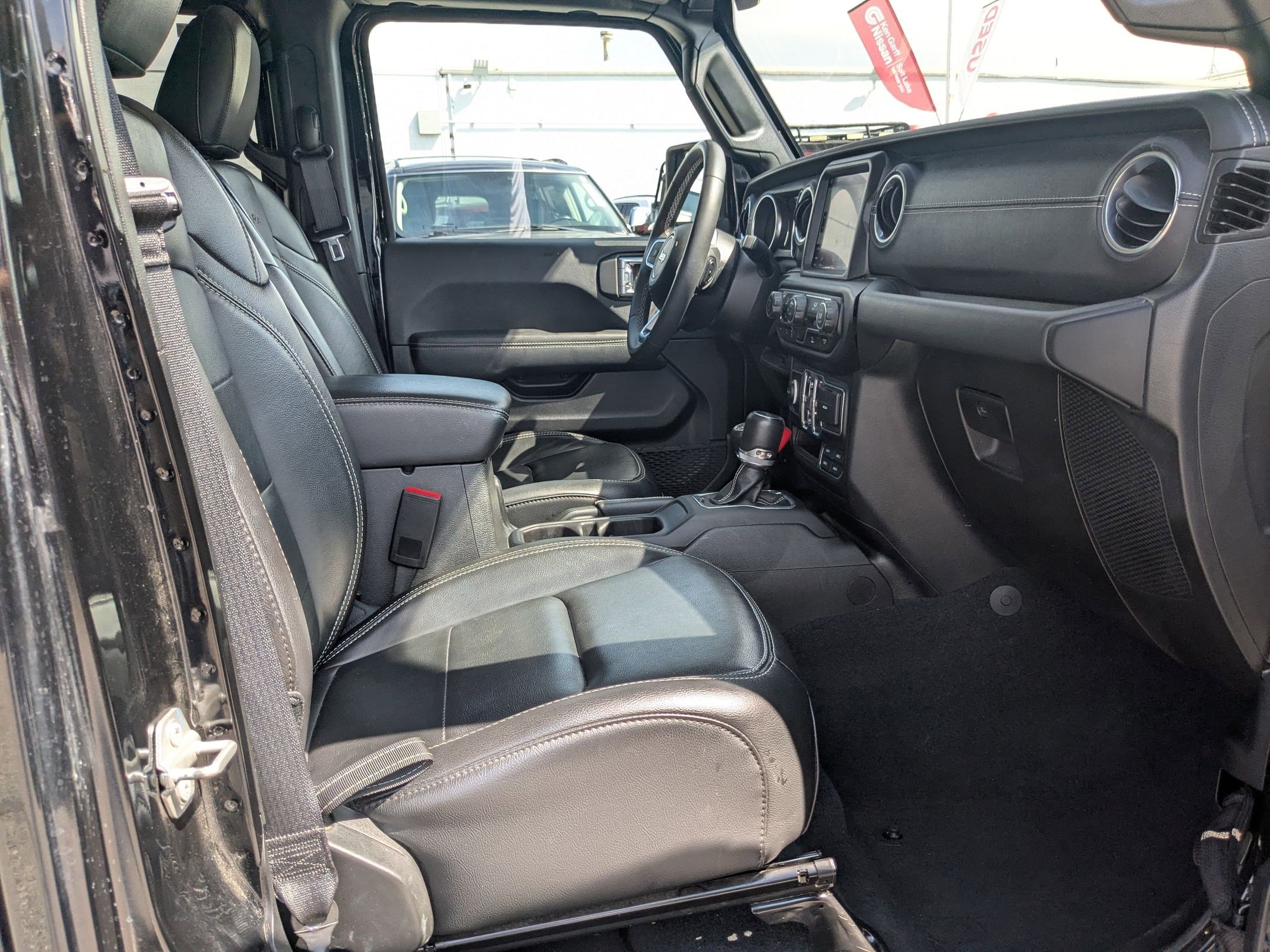 2023 Jeep Wrangler 4xe Sahara photo 28