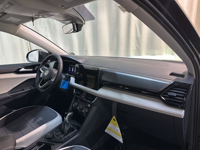 2025 Volkswagen Taos S photo 31