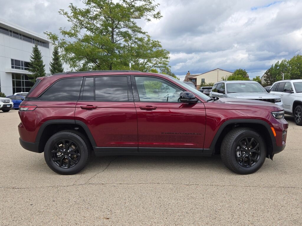 2025 Jeep Grand Cherokee Altitude X photo 4