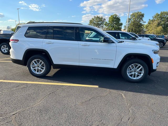 2025 Jeep Grand Cherokee Laredo Altitude photo 3