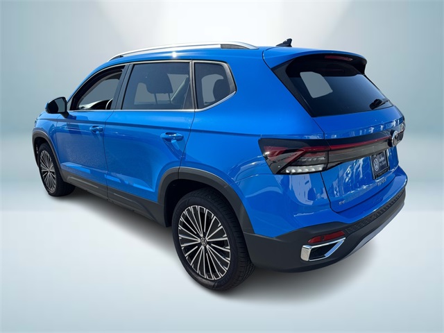 2025 Volkswagen Taos SE photo 3
