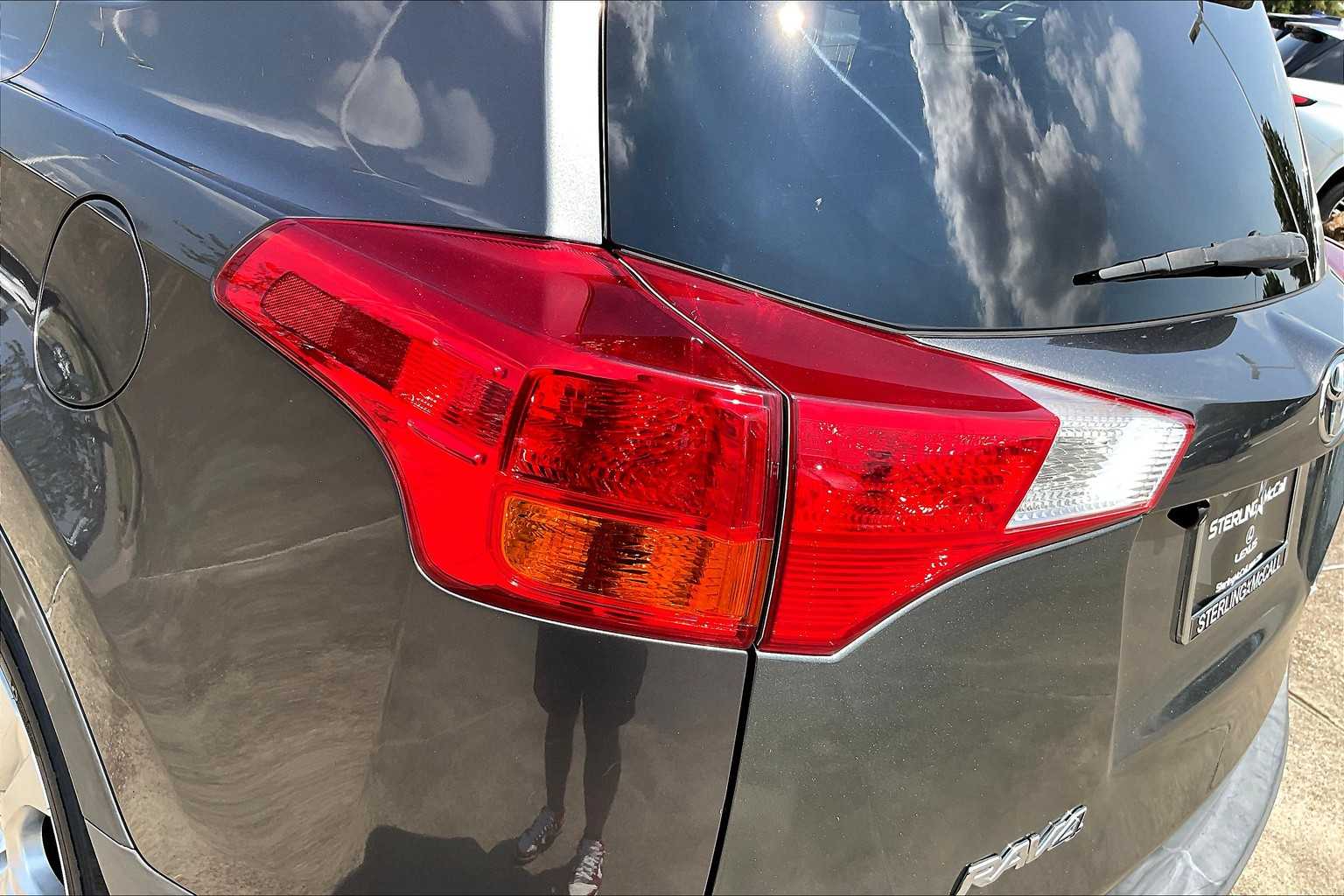 2015 Toyota RAV4 LE photo 25