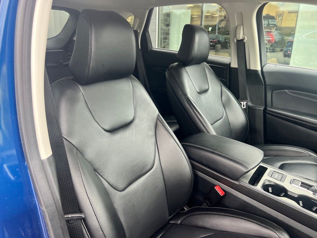2022 Ford Edge Titanium photo 31