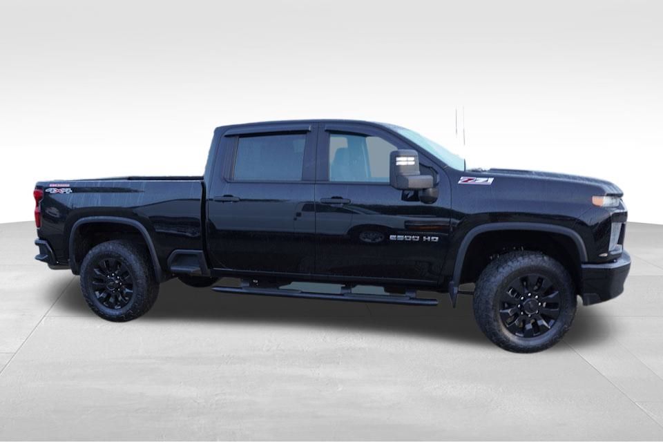 2023 Chevrolet Silverado 2500HD Custom photo 3