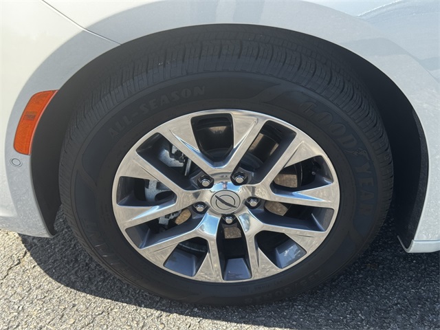 2021 Chrysler Pacifica Hybrid Pinnacle photo 10