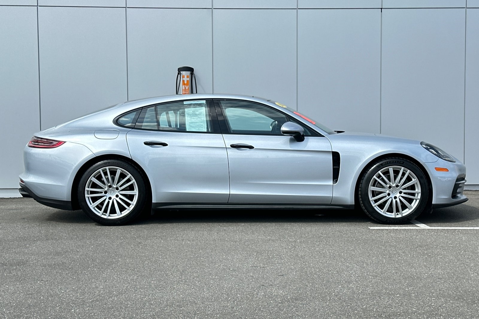 2018 Porsche Panamera 4 photo 7