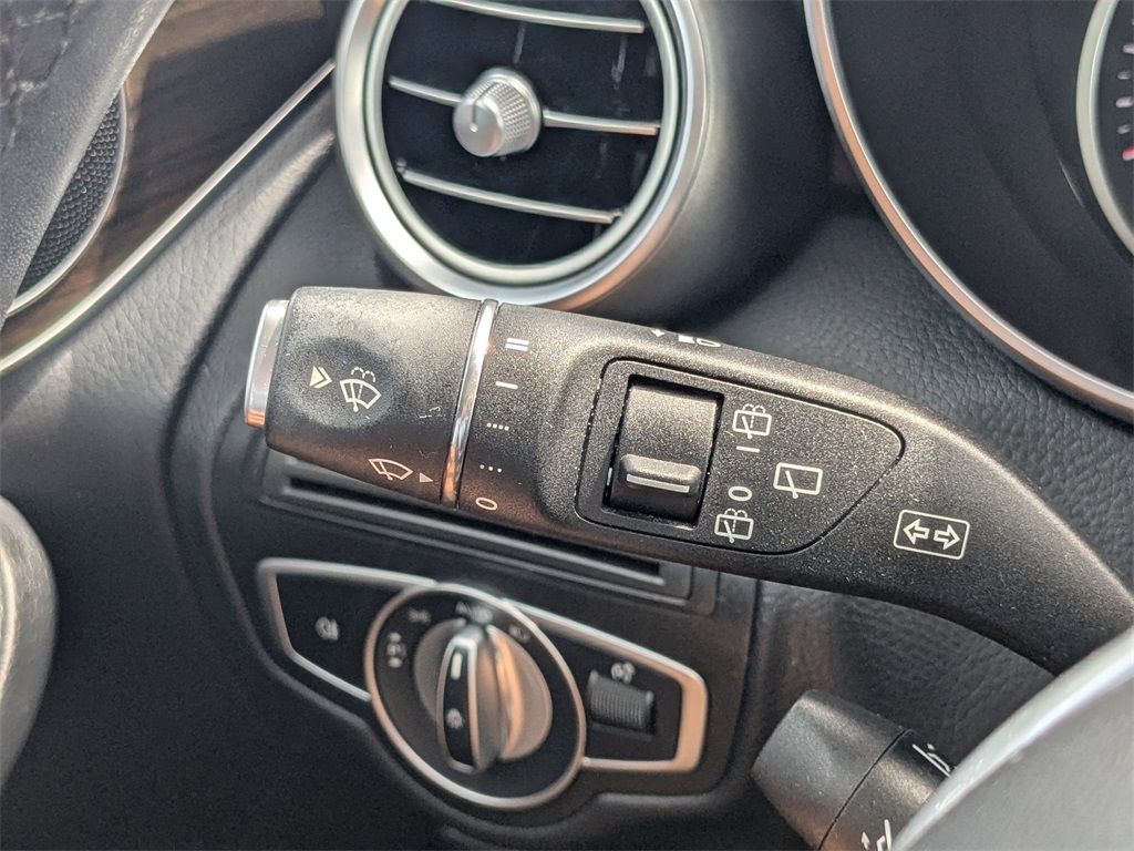 2020 Mercedes Benz GLC 300 photo 26