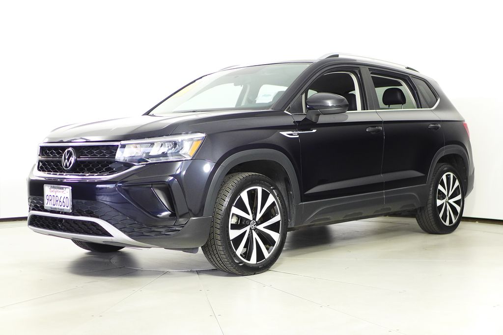 2022 Volkswagen Taos SE photo 2