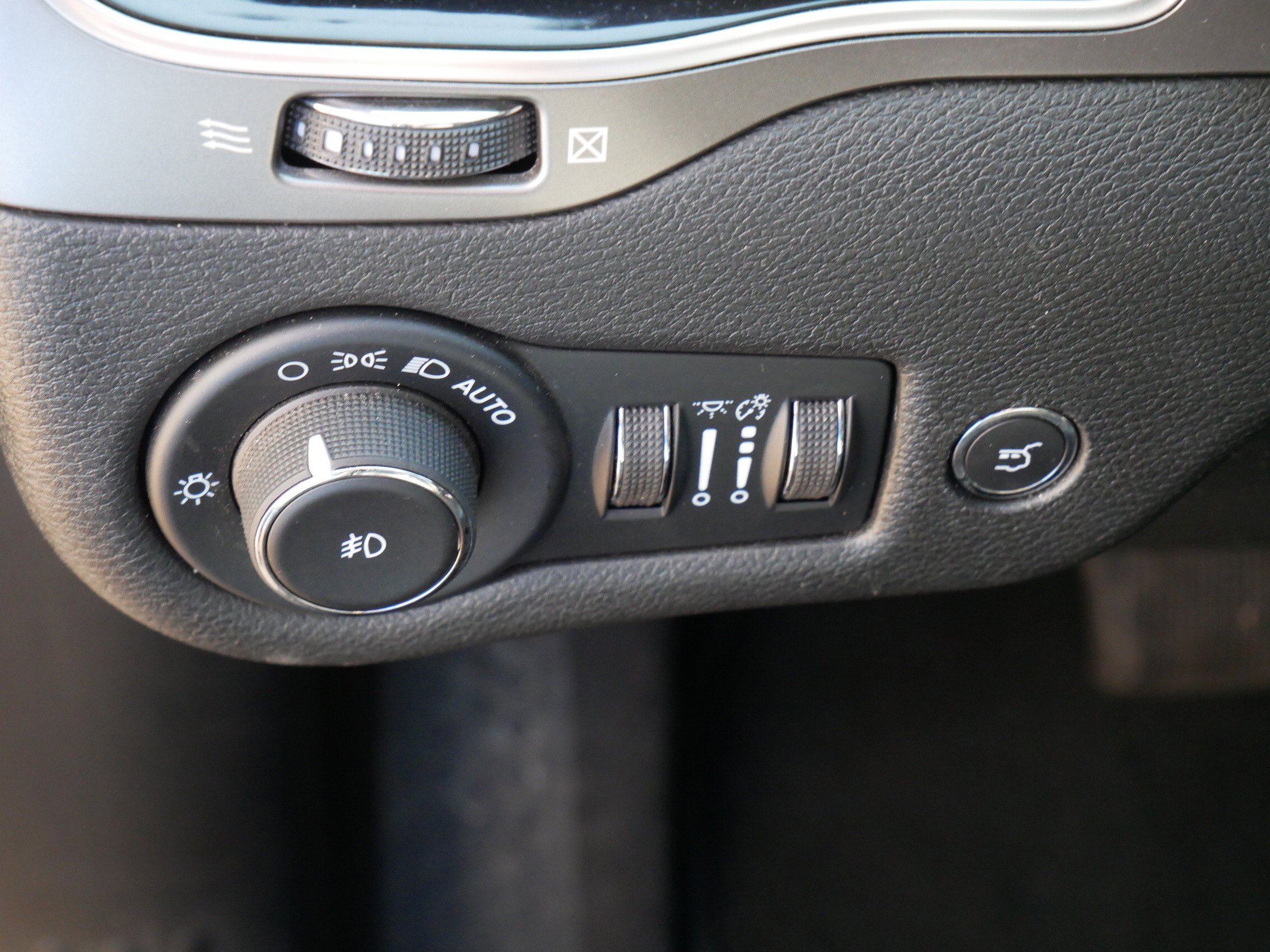 2022 Jeep Cherokee Limited photo 19