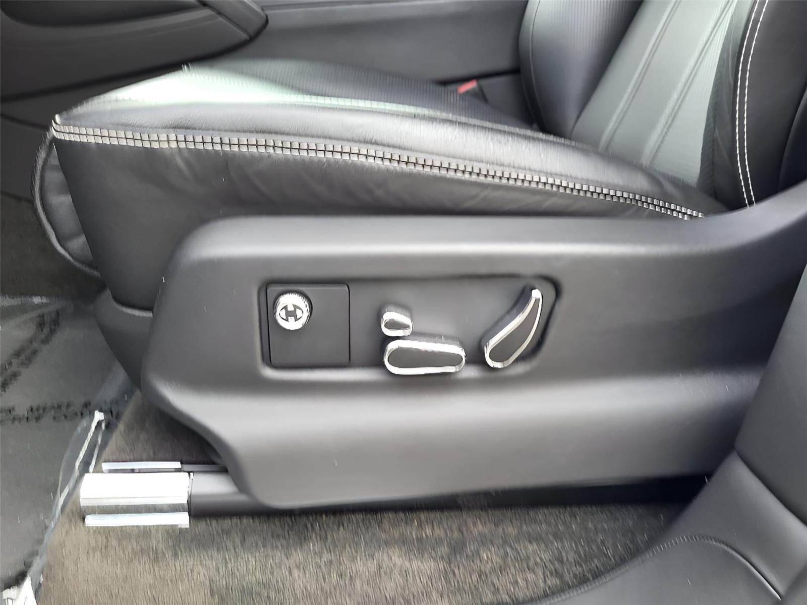 2021 Bentley Bentayga V8 photo 11