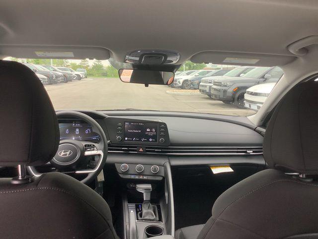 2025 Hyundai Elantra SE photo 26