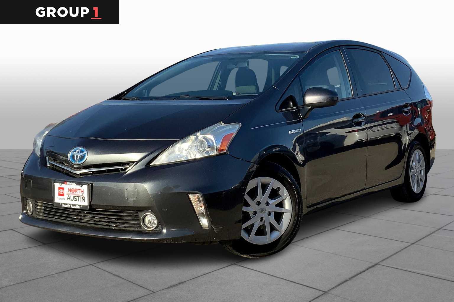 2013 Toyota Prius v Three's photo