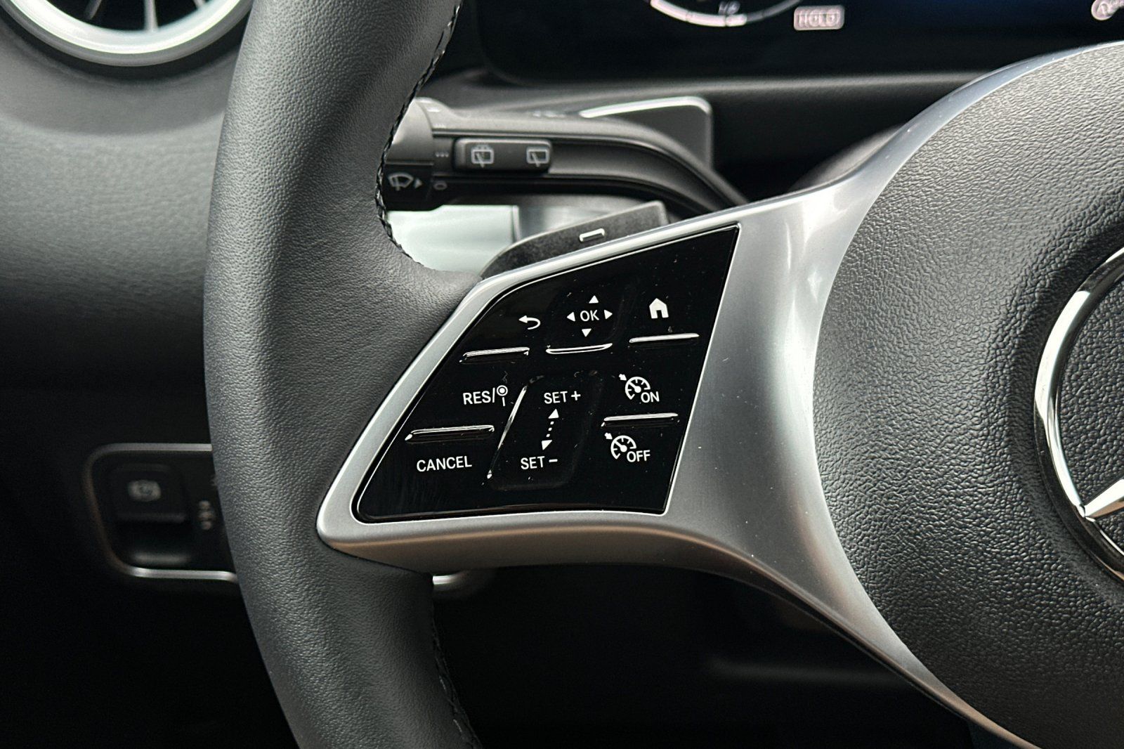 2025 Mercedes Benz GLB 250 photo 22