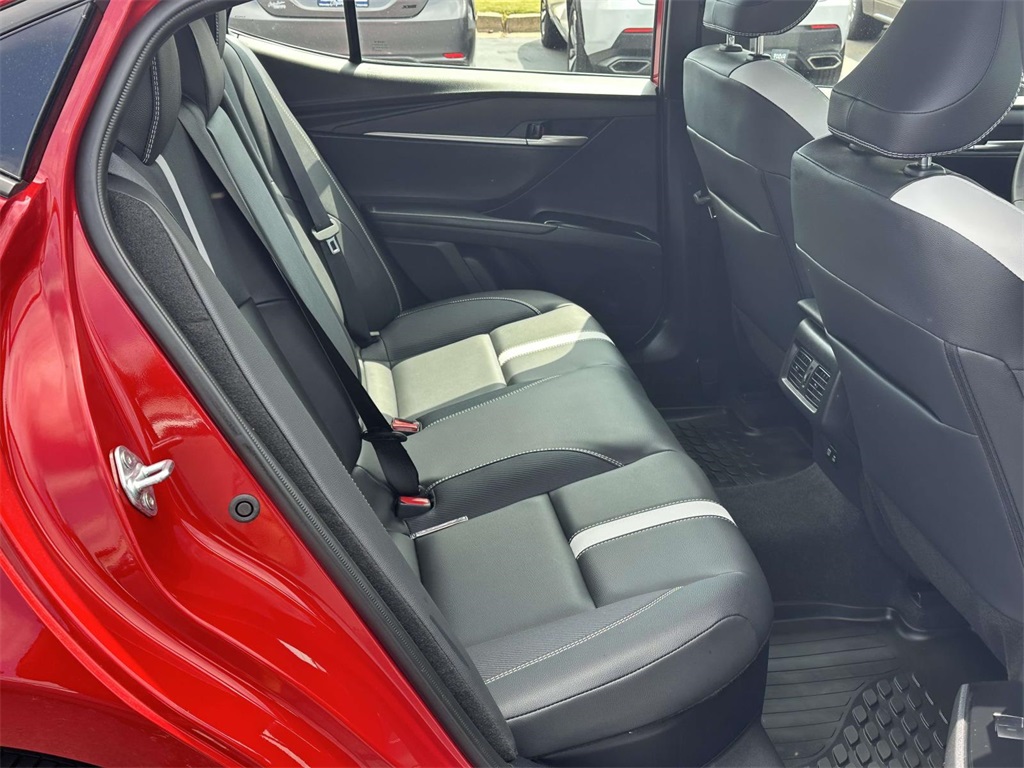 2025 Toyota Camry SE photo 7
