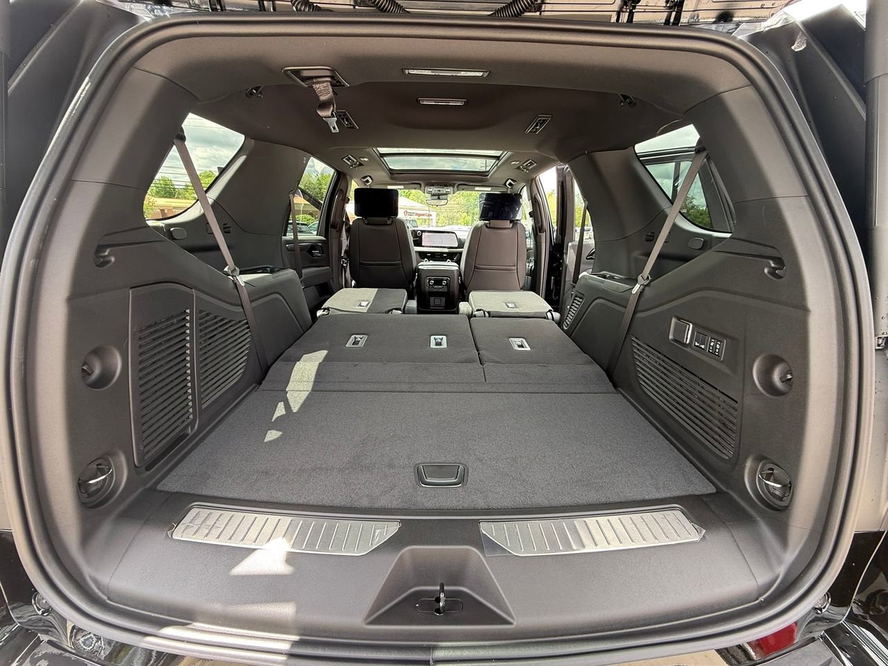 2025 Chevrolet Tahoe Premier photo 34