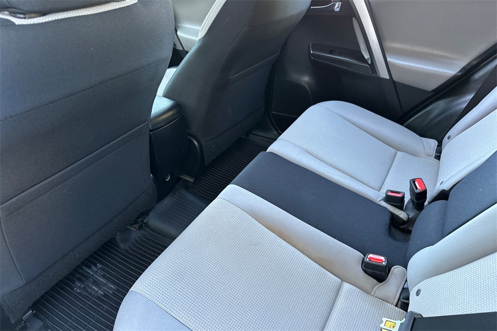 2017 Toyota RAV4 XLE photo 10