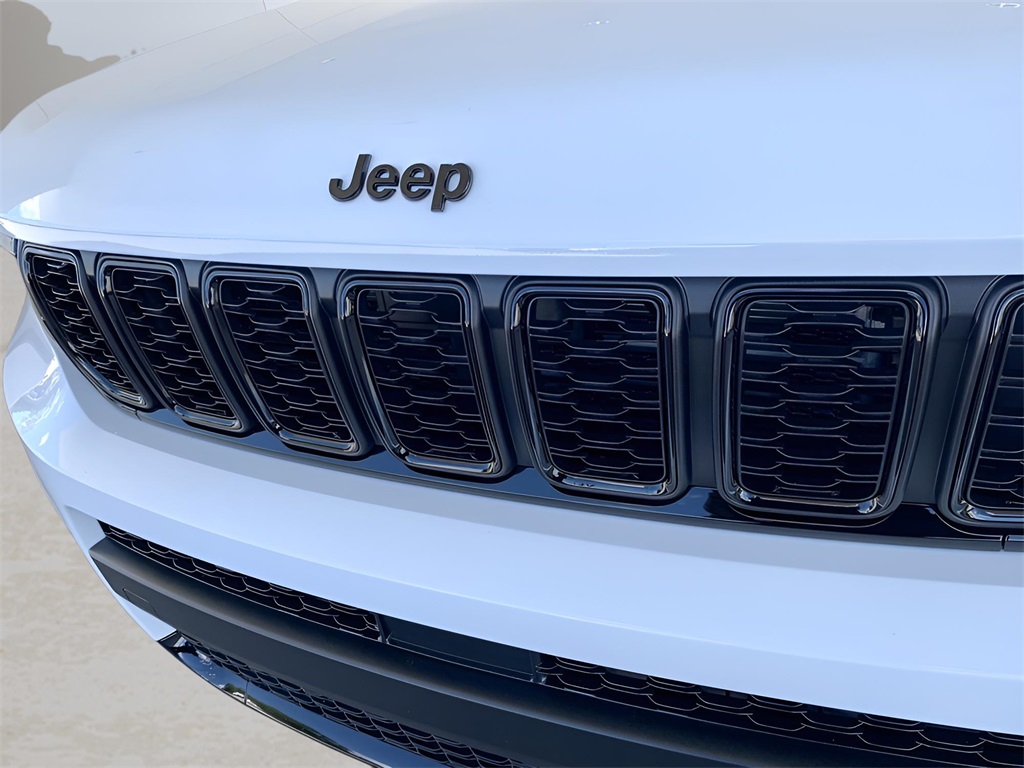 2025 Jeep Grand Cherokee Limited photo 2