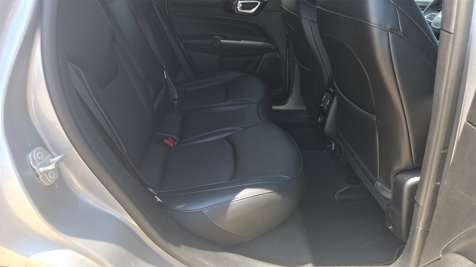 2024 Jeep Compass Latitude photo 13