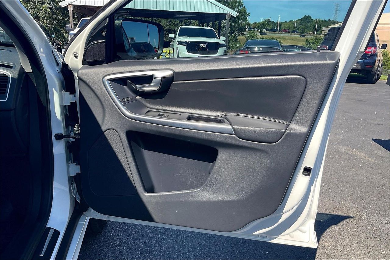 2017 Volvo XC60 T5 photo 19