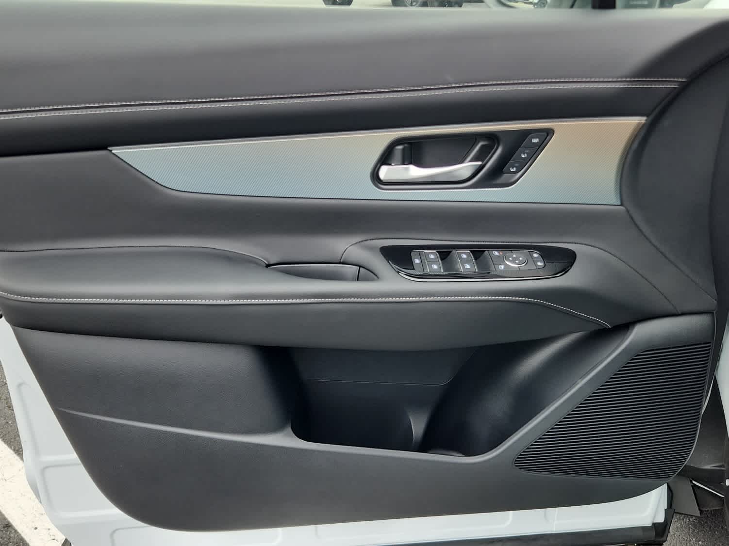 2025 Nissan Murano SL photo 9