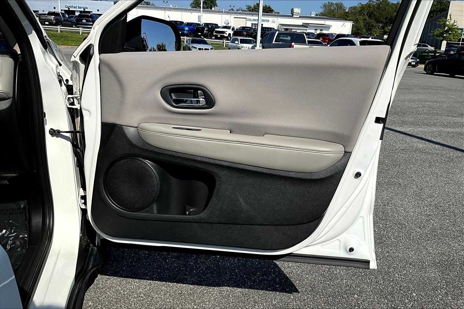 2016 Honda HR-V LX photo 20
