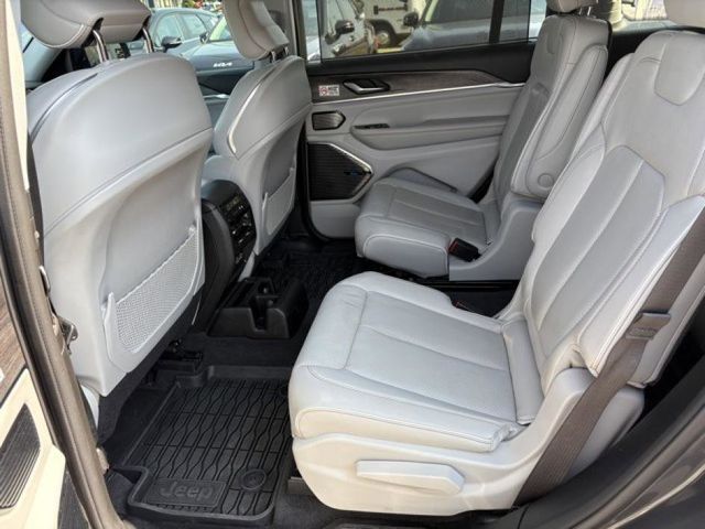 2021 Jeep Grand Cherokee Overland photo 24