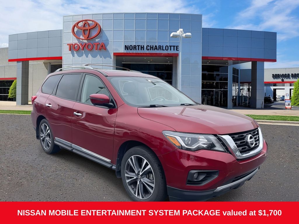 2019 Nissan Pathfinder Platinum's photo