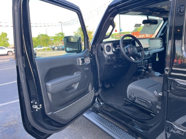 2025 Jeep Gladiator Sport photo 3